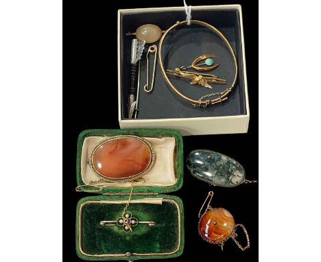 Rolled gold bangle, agate pendants, brooches, etc.