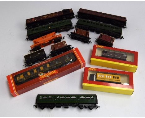 A small box of Hornby 00 rolling stock, and an M79628 engine