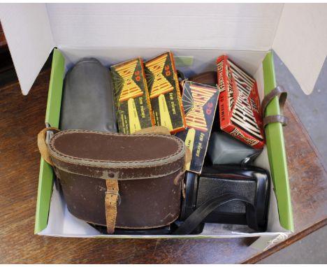 A collection of cameras to include a Kodak Prontor 500 LK camera, Kodak Instamatic Camera, a Kodak Instamatic 233-X, a boots 