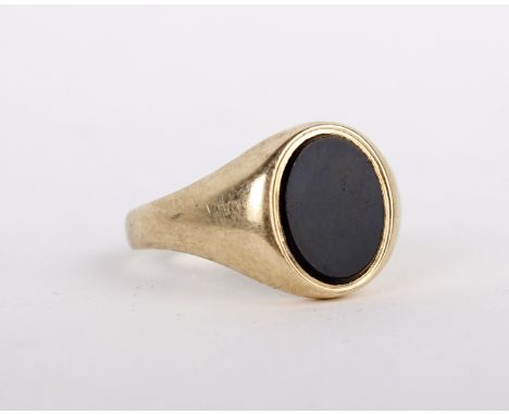 A 9ct gold and onyx signet ring, the oval onyx panel in a polished setting, stamped 375, ring size K 1/2, 2.6g