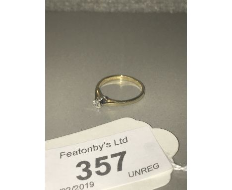 18CT GOLD RING WITH SOLITAIRE DIAMOND SIZE K