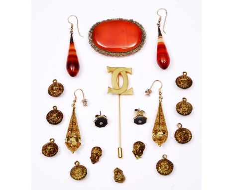 Pair of gilt drop earrings with pierced decoration a pair of agate drop earrings, a 925 white metal clip brooch, a pair of si