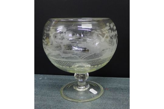 An Etched Glass Vase Goblet With Engraved Hunting Scene Pattern