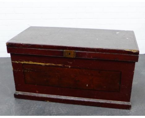 A stained pine kist / storage trunk, 58 x 110cm
