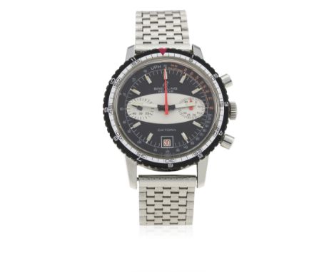 A RARE GENTLEMAN'S STAINLESS STEEL BREITLING DATORA CHRONOGRAPH BRACELET WATCH CIRCA 1970s, REF. 2031&nbsp;
D: Black &amp; si