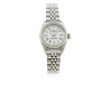 A LADIES STAINLESS STEEL ROLEX OYSTER PERPETUAL DATE BRACELET WATCH CIRCA 1980, REF. 69240 WITH ROLEX BOX
D: White dial with 