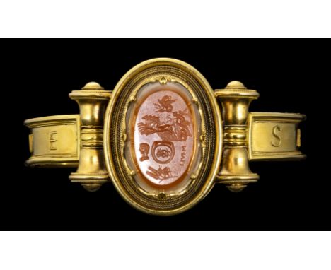 A FINE GRAND TOUR GOLD BANGLE WITH A NEOCLASSICAL AGATE INTAGLIO. ALLEGORICAL SCENE. 19th centuryStone 18x26 mm; int. Size 48