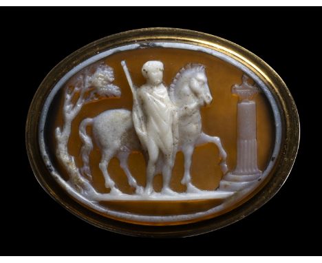 A FINE ROMAN TWO LAYERED CAMEO SET IN A GEORGIAN RING. VOTIVE SCENE. 1st century A.D.Stone 16x21 mm; int. Size 16,5x22 mm; 4,