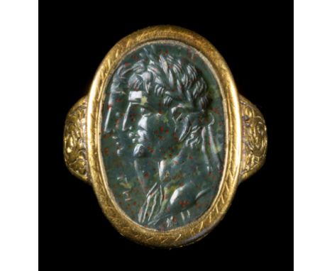 A LARGE SIGNED BLOODSTONE INTAGLIO SET IN A GOLD RING. CAPITA JUGATA PORTRAIT. 18th centuryStone 14x21 mm; int. size 18x19 mm