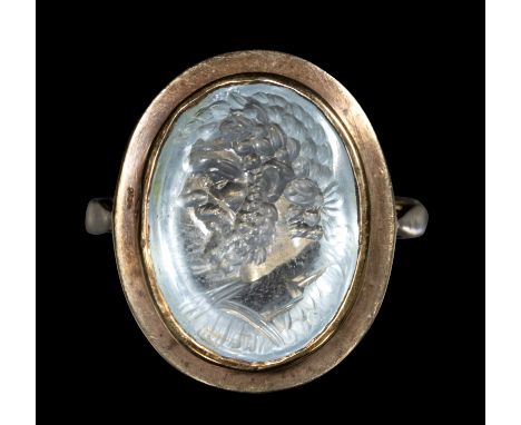 A FINE RENAISSANCE BERYL INTAGLIO SET IN A GOLD RING. PORTRAIT OF A ROMAN EMPEROR.16th - 17th centuryStone 12x16 mm; int. Dia