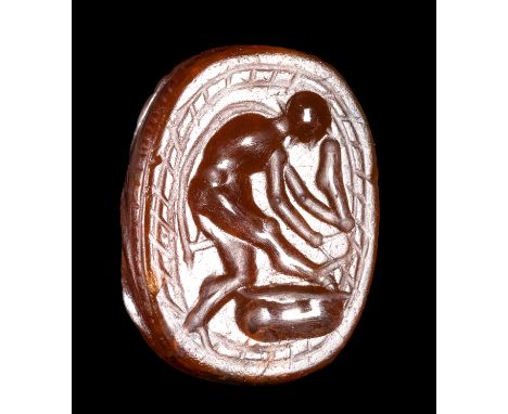 AN ETRUSCAN CARNELIAN SCARAB. MALE FIGURE AT THE FOUNTAIN.4th - 3rd century B.C.11x5x7,5 mmA man with a cloak is in the act o