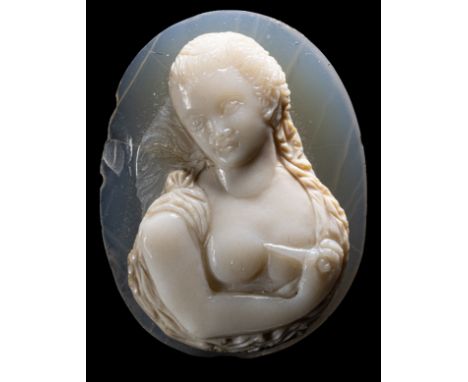 A RENAISSANCE AGATE CAMEO. THE SUICIDE OF LUCRETIA. 16th century25x32x10 mmBust slightly three-quarters to right; the three-q