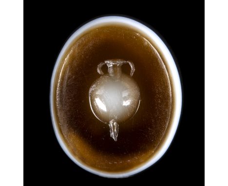 A FINE ROMAN THREE-LAYERED AGATE INTAGLIO. AMPHORA.1st century B.C. - 1 st century A.D.16 x 20 x 5 mm.In the center, an ampho