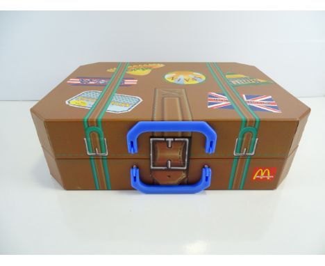 MCDONALDS - TY TEENIE BEANIE BABIES - Happy Meal Presentation Case 1999 - Complete set of 12 figures in brown luggage present