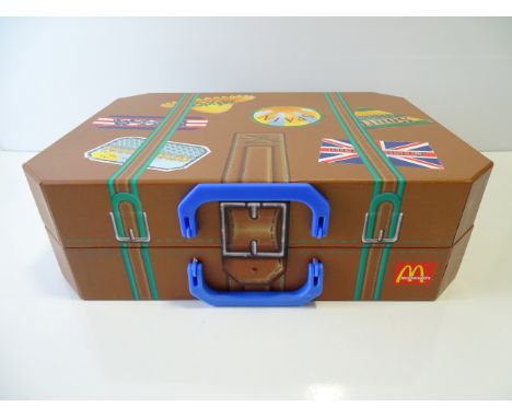 MCDONALDS - TY TEENIE BEANIE BABIES - Happy Meal Presentation Case 1999 - Complete set of 12 figures in brown luggage present