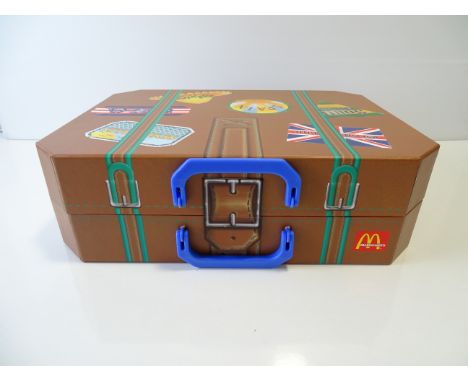 MCDONALDS - TY TEENIE BEANIE BABIES - Happy Meal Presentation Case 1999 - Complete set of 12 figures in brown luggage present