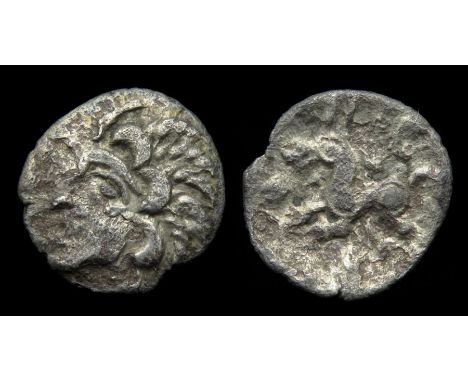 Catuvellauni, Amersham Moon Man Silver Unit. Silver, 0.80 g, 14 mm. Moon shaped head left, three crescents around hairline, c