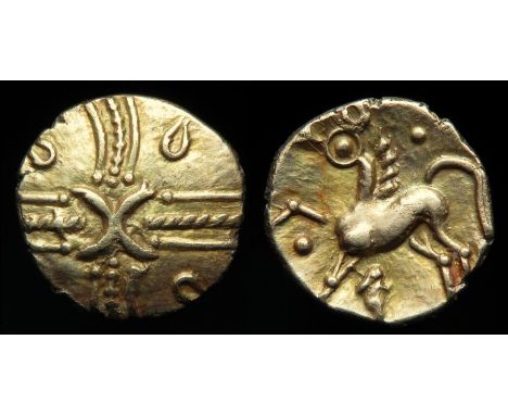 Tasciovanos Acorn Gold Quarter Stater. Gold, 1.37 g, 12mm. Crossed wreaths, one curved. Crescents at centre, teardrop motifs 