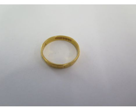 A 22ct yellow gold band ring - approx weight 2 grams 