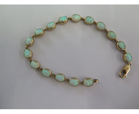 A 9ct yellow gold opal bracelet - Length 21cm - approx weight 14 grams - in good condition 