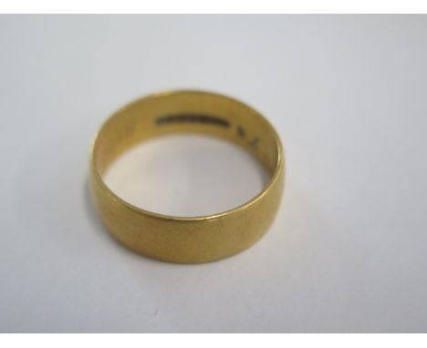 A hallmarked 18ct yellow gold band ring - 6.5mm band - ring size T - approx weight 6.6 grams - some usage marks but no damage