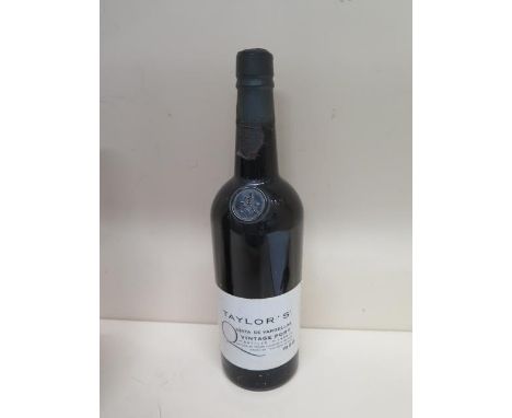 A 75cl bottle of Taylor's Quinta de Vargellas 1986 Vintage Port - seal good 