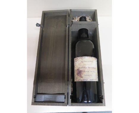 A bottle of Borges &amp; Irmao Quinta Do Sibio Costa do Castedo Alto Douro Vintage 1900 Port with box, level to base of neck 