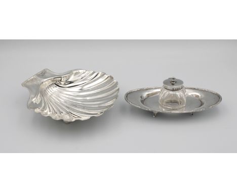 A Victorian silver scallop shell butter dish on three ball feetMessrs Barnard,London 1894, 15.2 cm. long, together with a ova