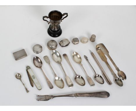 A rummage tray of silver collectablesto include a rectangular engine turned snuff box by S J Rose &amp; Son, London, 198, tog