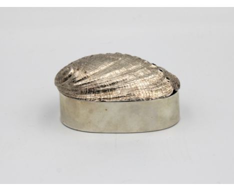 A silver ormer shell trinket boxmarked silver 925, 7.3cm long, weight 3.29 tr.oz.
