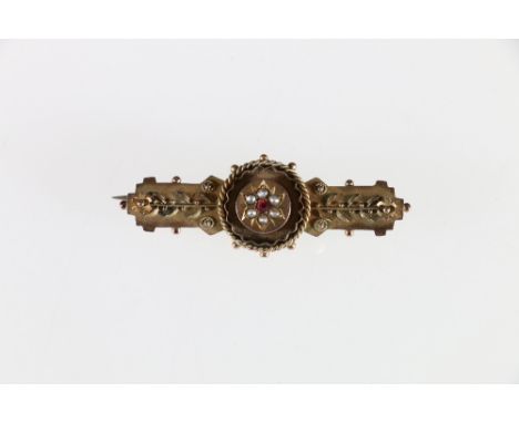 9ct yellow gold bar brooch set with central ruby encircled by pearls, full set of hallmarks to reverse, 2.9g 
