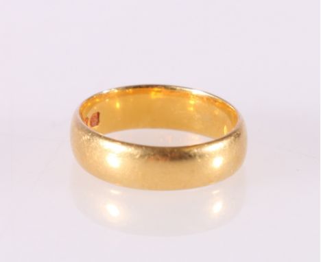 22ct yellow gold plain wedding band ring, ring size J, 4.54g&nbsp; 