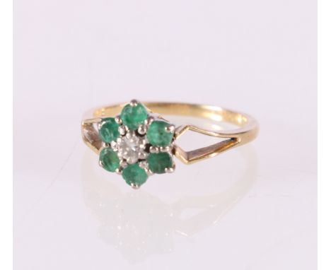 18ct yellow gold diamond and emerald ring, the central small round diamond encircled by six faceted emeralds, ring size Q, 3.