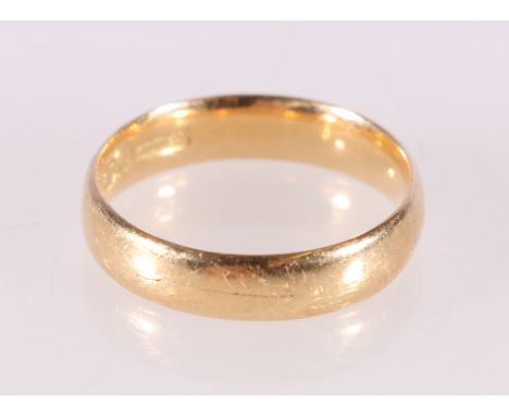 18ct yellow gold plain wedding band ring, ring size N, 3.56g 