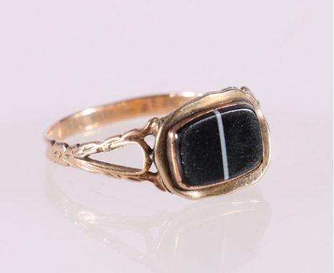 Unhallmarked yellow metal dress ring set with central cabochon carnelian or agate, ring size R, 2.2g&nbsp; 