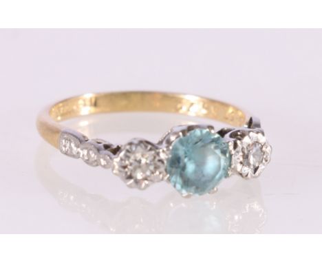 18ct yellow gold and platinum diamond and aquamarine dress ring, the central faceted aquamarine flanked by two illusion set d