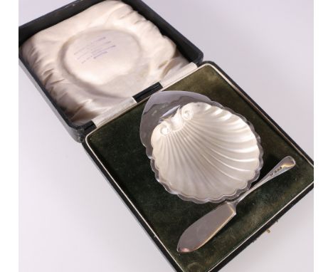 George V Art Deco period silver butter dish in the form of a scallop shell by&nbsp;Wilmot Manufacturing Co, Birmingham 1922 w
