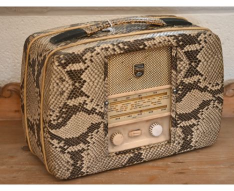A vintage simulated snakeskin Ultra Twin-Deluxe wireless set, with sliding shutter front, 28 x 36 cm 