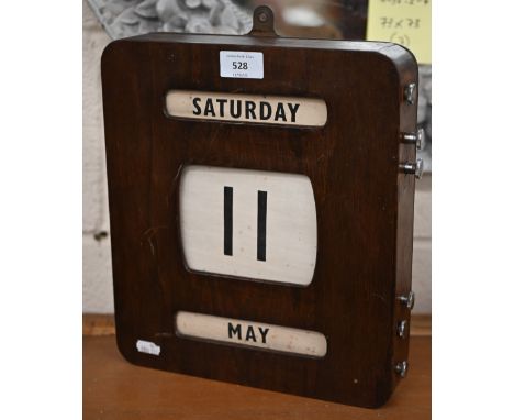 A vintage wooden office-type perpetual calendar, 30 x 27 cm 