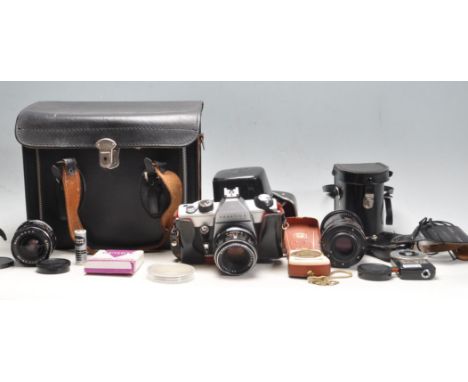 A large collection of vintage retro 20th century cameras / photograph cameras and accessories to include a Polaroid Supercolo