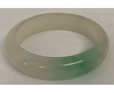 A Chinese Jade bangle. Approx. 8cm diameter.