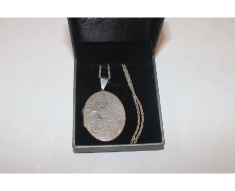 A large vintage Hallmarked Sterling silver locket and chain, approx. 18gms 