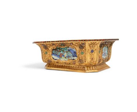 鎏金銅鏨胎嵌掐絲琺瑯長方形盆 supported on a tall, splayed foot, the canted edge terminating into a splayed mouth rim, the sides with foliat