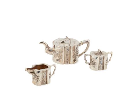 清末民初 '鴻祥' '廣記' (?) 款 外銷銀茶具組（一組三件） comprising: a teapot, 22.2cm wide; a milk jug, 12.4cm wide; and a double-handled sugar cont