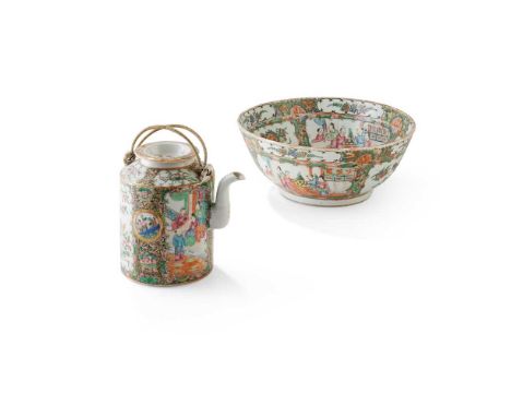十九至二十世紀 廣彩開窗人物紋大碗及茶壺（一組兩件） a punch bowl and a lidded teapot, all decorated similarly with figures, birds and flowers in carto