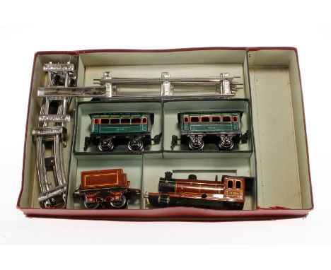 Märklin Zugpackung R 950/72/3, Spur 0, gefüllt mit Lokgehäuse, Tender, 2 Wagen und Schienenmaterial, OK tw besch., Z 3