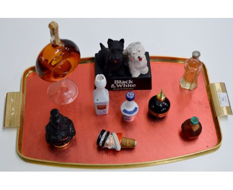 A NOVELTY BLACK & WHITE SCOTCH WHISKY ADVERTISING DISPLAY, DECANTER & VARIOUS MINIATURES     