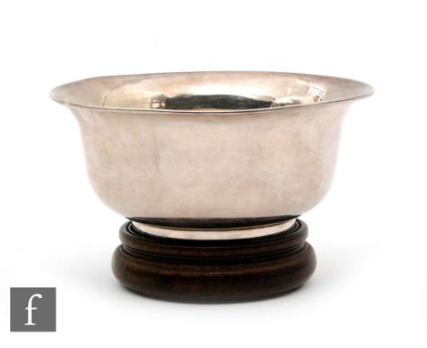 An early 20th Century Chinese silver small circular bowl of plain form, diameter 11.5cm, height 5.5cm, impressed marks to bas