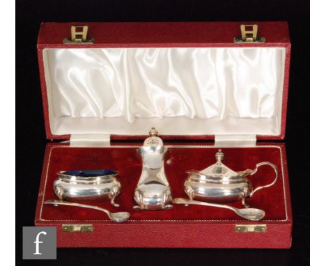 A cased hallmarked silver three piece cruet of plain boat shaped form, each raised on four pad feet, Sheffield 1979. 