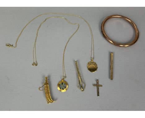 A COLLECTION OF GOLD ITEMS TO INCLUDE 18CT GOLD CHAIN, 14CT CLIPS, 9CT GOLD CLIP, ROSE GOLD BANGLE (AROUND BASE METAL) (7)Tot